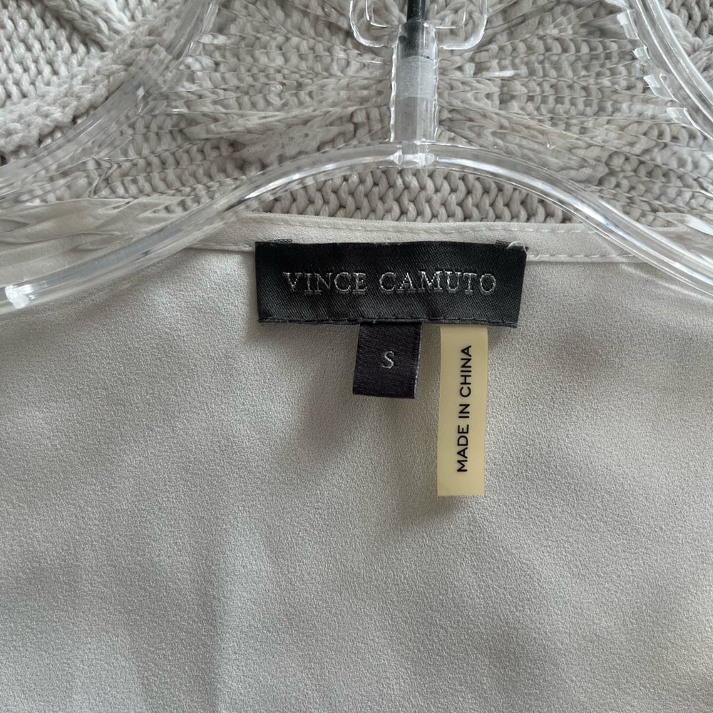 Vince Camuto Elegant White V-Neck Flowy Blouse Women’s Size Small Oversized - Picture 2 of 14